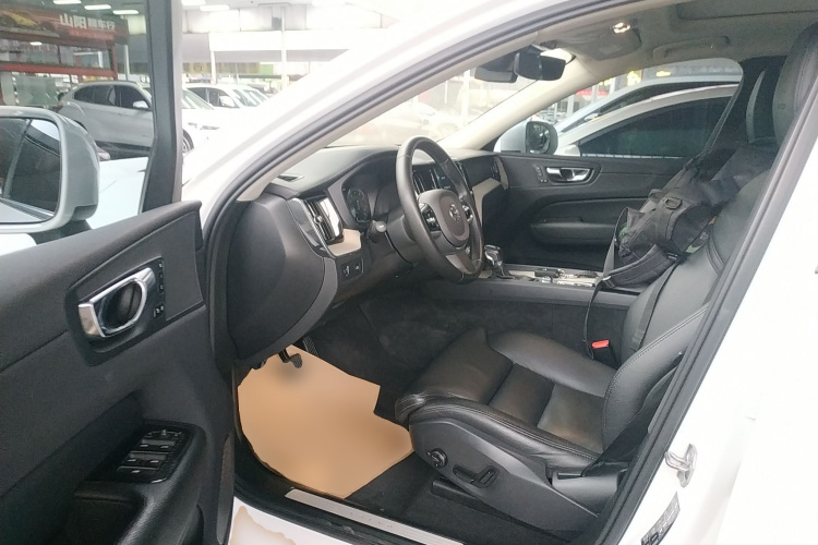 沃尔沃XC60 2020款 T5 四驱智远豪华版中控内饰20