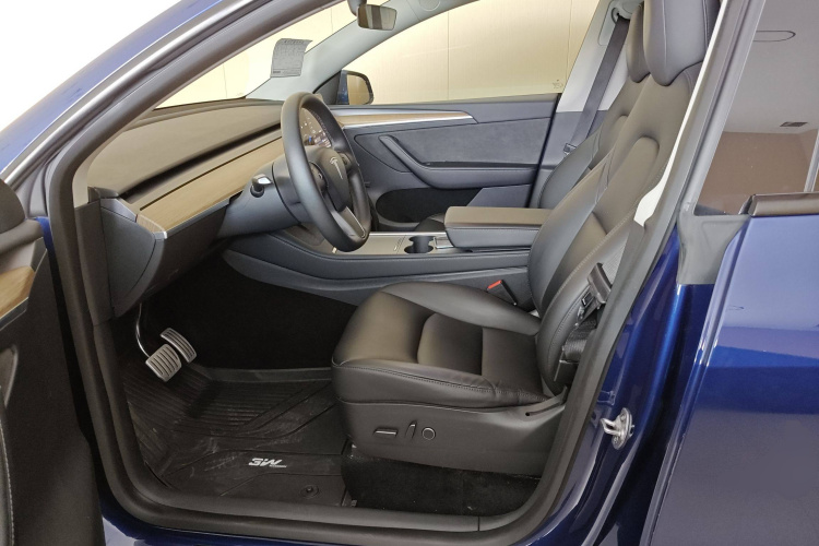 特斯拉 Model Y 2022款 Performance高性能全轮驱动版中控内饰19