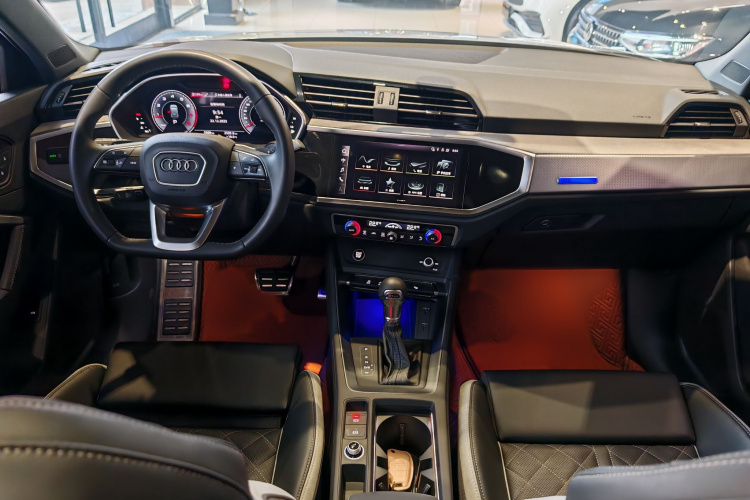 奥迪Q3 2025款 quattro 45周年典藏版 35TFSI 时尚动感型中控内饰7003