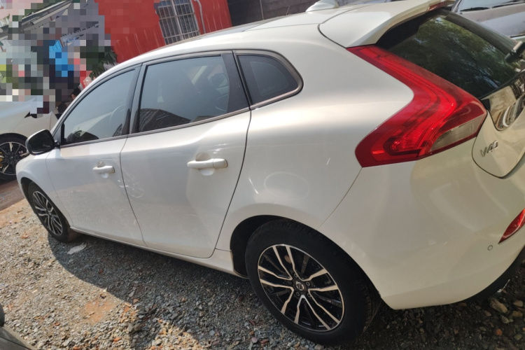 沃尔沃V40 2019款 T3 智逸版车身外观4