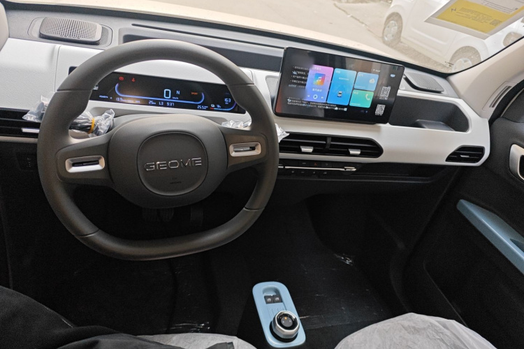 吉利银河 2024款 熊猫mini 200km 耐力熊中控内饰7002