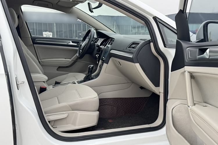 大众 高尔夫 2016款 230TSI 自动舒适型中控内饰7012