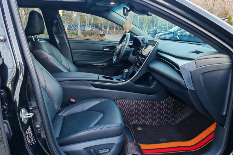 丰田 亚洲龙 2019款 双擎 2.5L 豪华版 国VI中控内饰7003