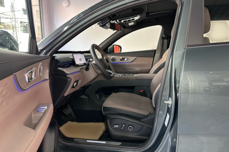 奇瑞 瑞虎8 PLUS 2025款 290TGDI DCT尊贵型 7座中控内饰7002