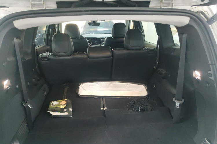 Jeep 大指挥官 2020款 2.0T 两驱精英版中控内饰23