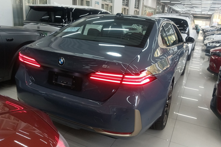 宝马5系 2024款 530Li 尊享型 豪华套装车身外观7