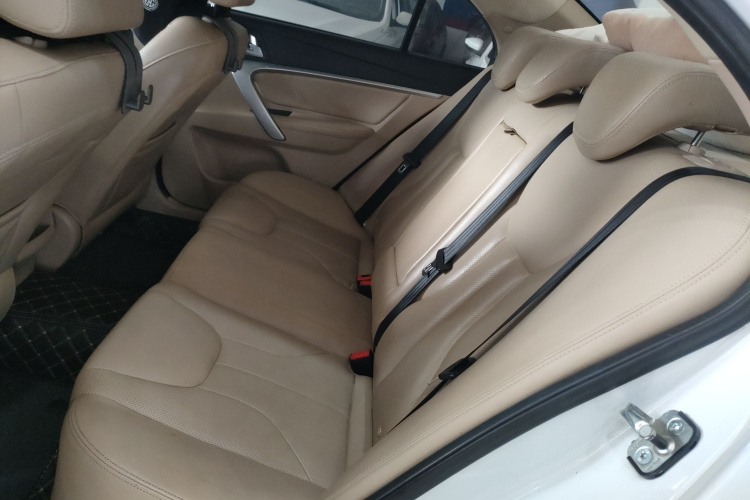 吉利汽车 帝豪 2017款 三厢百万款 1.5L CVT豪华型中控内饰21