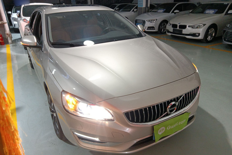 沃尔沃S60 2019款 S60L T3 智进版车身外观3