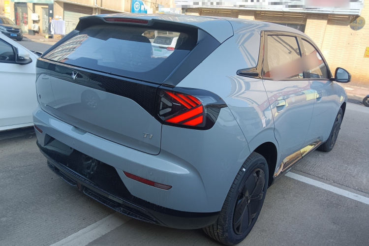 ARCFOX极狐 极狐T1 2025款 320 PRO车身外观7