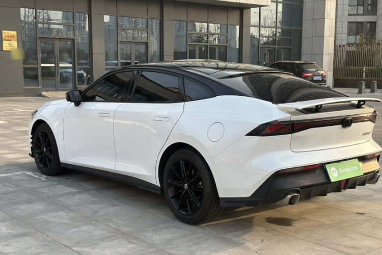 长安UNI-V 2022款 1.5T 尊贵型车身外观6006