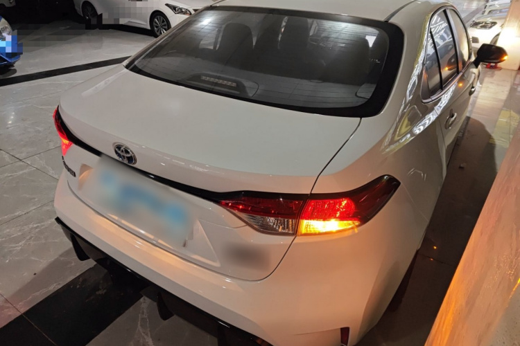 丰田 雷凌 2023款 智能电混双擎 1.8L 运动版车身外观7