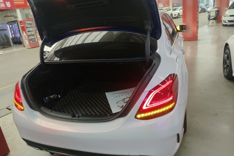 奔驰C级 2019款 C 260 L 运动版局部细节23