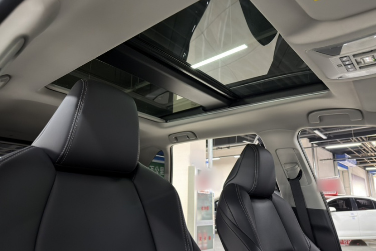 丰田 威兰达 2023款 双擎 2.5L E-CVT两驱豪华PLUS版中控内饰7007