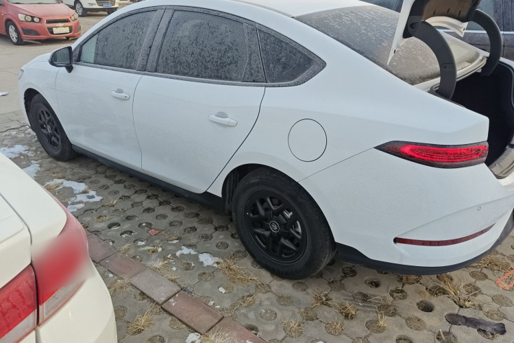 比亚迪 秦PLUS 2025款 DM-i 智驾版 55KM领先型车身外观4