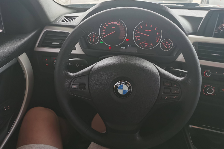 宝马3系 2015款 316Li 时尚型中控内饰7002