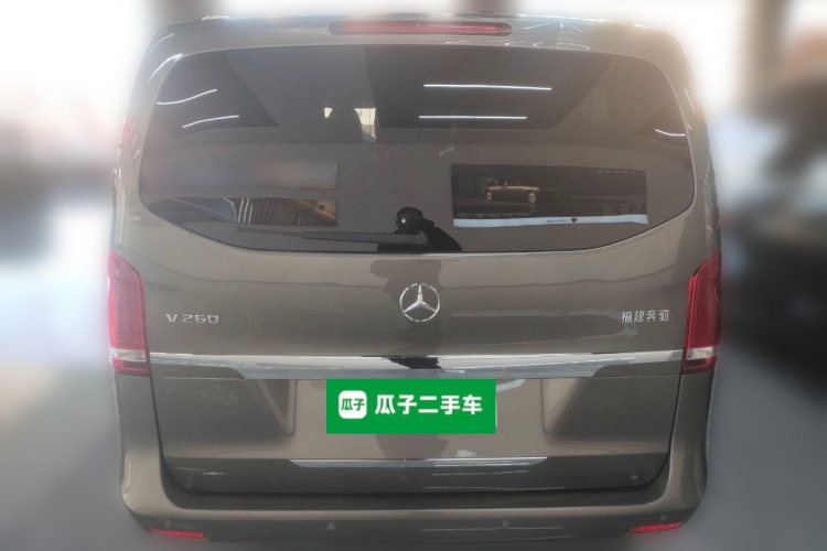 奔驰V级 2017款 V 260 尊贵版车身外观6