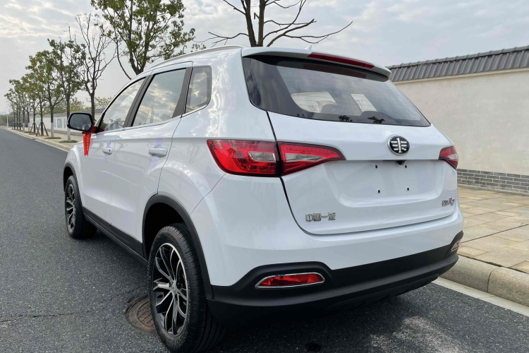 一汽 森雅R7 2024款 1.5L 自动舒适型车身外观6003