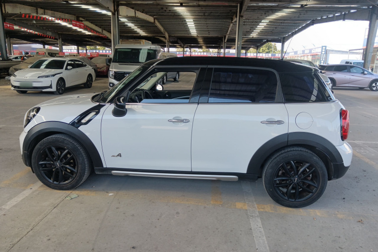 MINI Countryman 2016款 1.6T COOPER ALL4 Fun装备控车身外观4