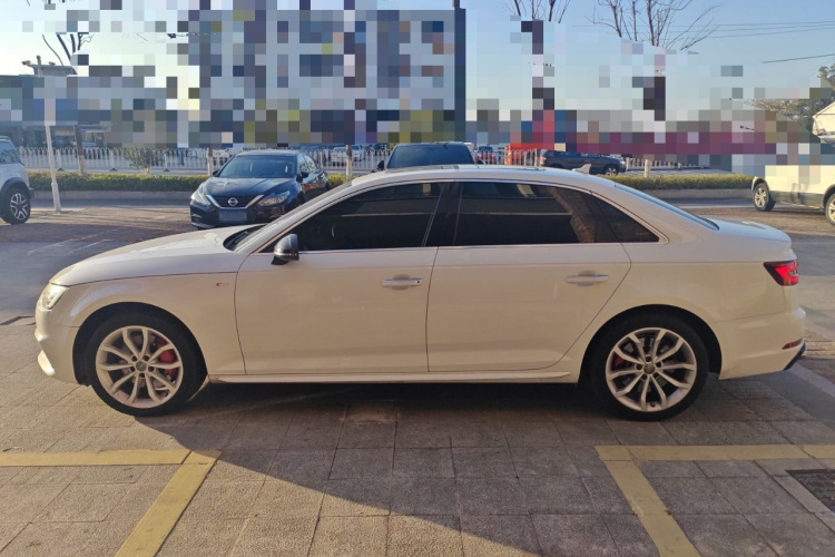 奥迪A4L 2018款 30周年年型 45 TFSI quattro 个性运动版车身外观4