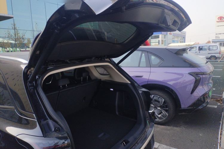 红旗HS3 PHEV 2024款 PHEV 115km 劲为版机舱底盘23