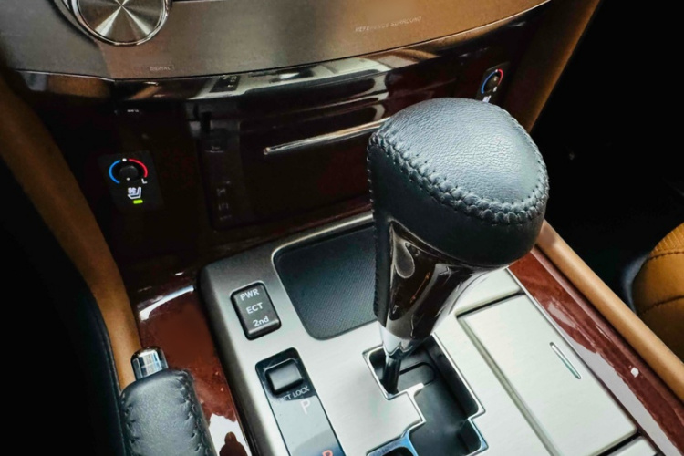 雷克萨斯LX（平行进口）中控内饰7006