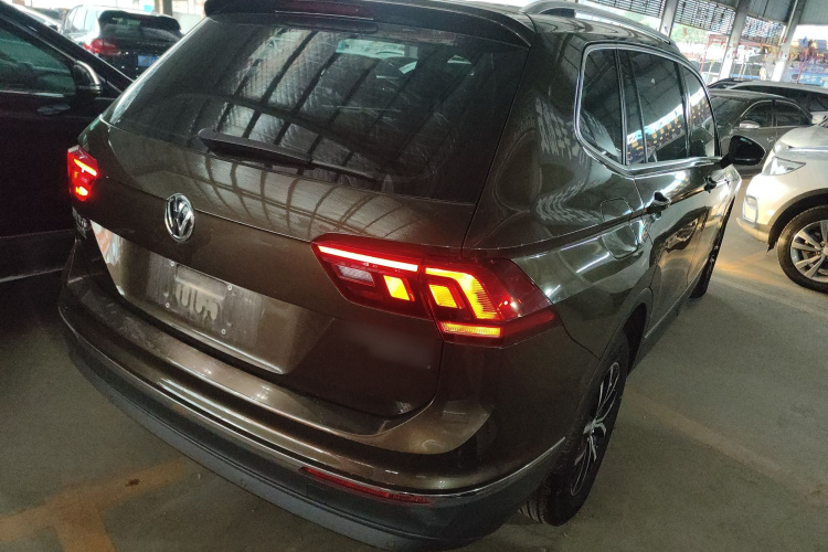 大众 途观L 2018款 330TSI 自动两驱豪华版车身外观7