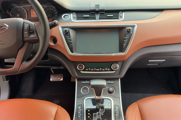 陆风X7 2018款 劲越 1.5T 全景尊贵型中控内饰7005