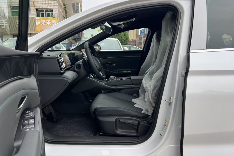 比亚迪 秦L 2025款 DM-i 智驾版 80KM领先型中控内饰7005