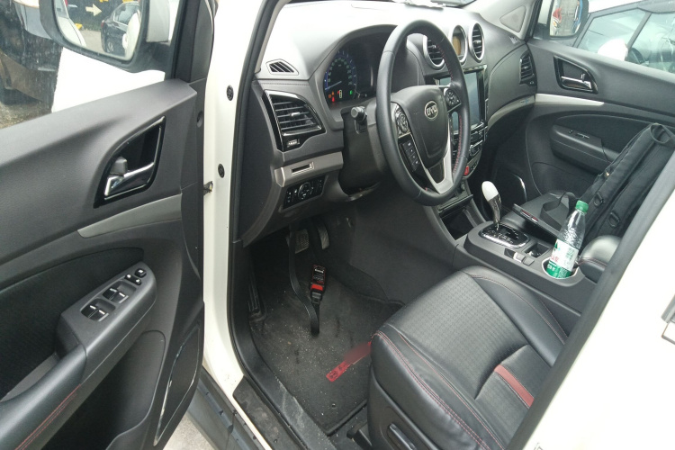 比亚迪S7 2015款 2.0T 自动尊贵型中控内饰7003