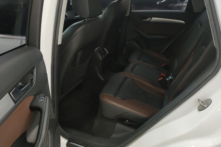 奥迪Q5 2017款 Plus 40 TFSI 技术型中控内饰21