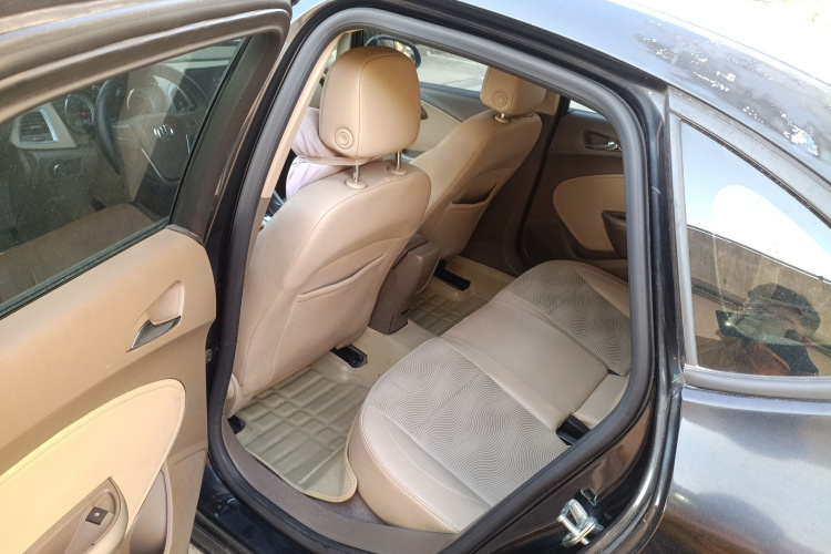 别克 英朗 2013款 GT 1.6L 自动时尚版中控内饰21