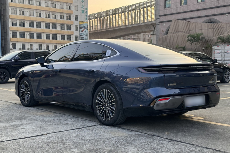 吉利银河 银河星耀8 2025款 130km EM-i 尊贵版车身外观6006