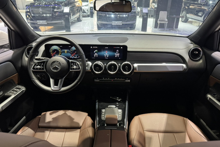奔驰GLB 2022款 改款二 GLB 200 时尚型中控内饰7004