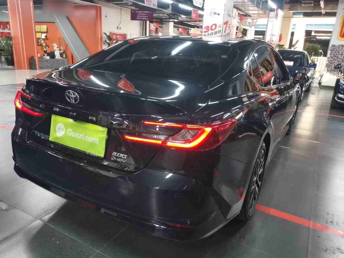 车辆右后45度外观展示