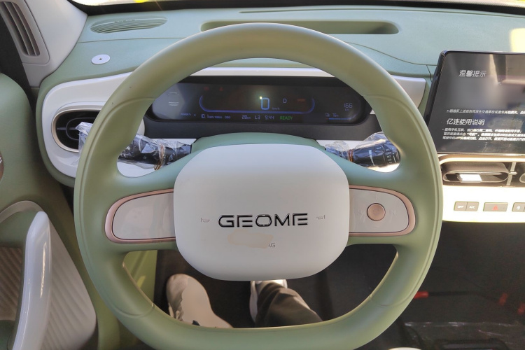 吉利银河 2025款 210km 熊猫骑士中控内饰13