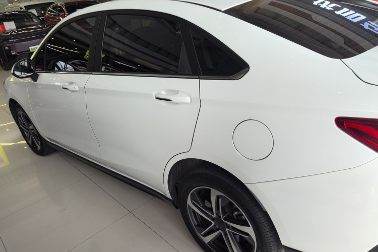 北京汽车 北京EU5 2020款 经典款 R500 智风版车身外观4