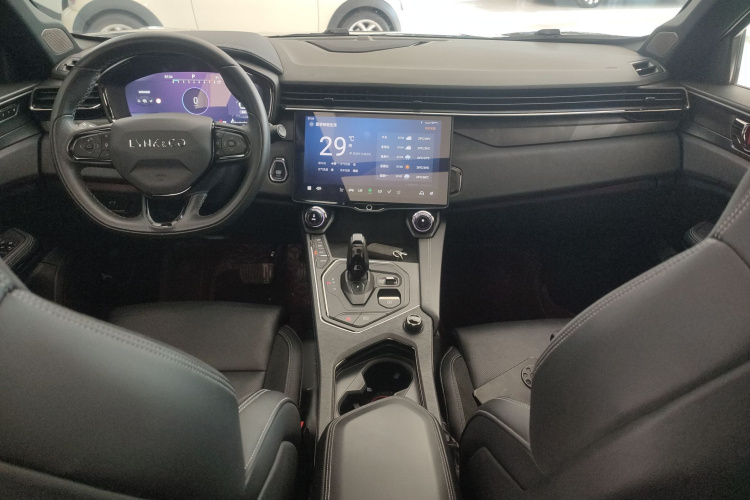 领克01 2021款 2.0TD 四驱暗夜版中控内饰12