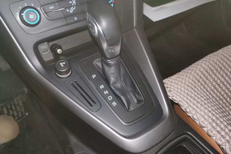 福特 福克斯 2015款 两厢 1.6L 自动舒适型局部细节18