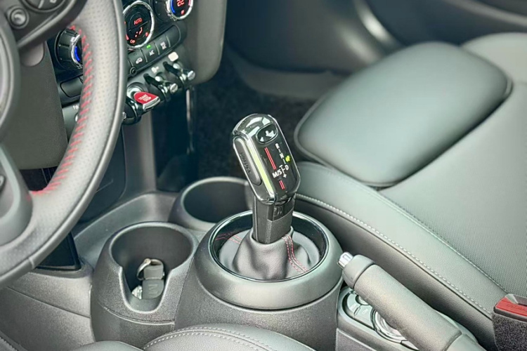 MINI 2021款 2.0T COOPER S 经典派中控内饰7007