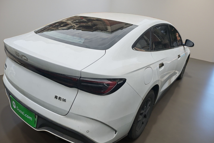 比亚迪 海豹06新能源 2024款 DM-i 80KM尊贵型车身外观7