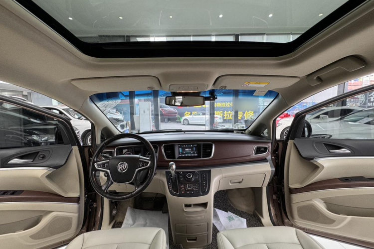 别克GL8 2018款 28T 尊贵型 国VI中控内饰7003