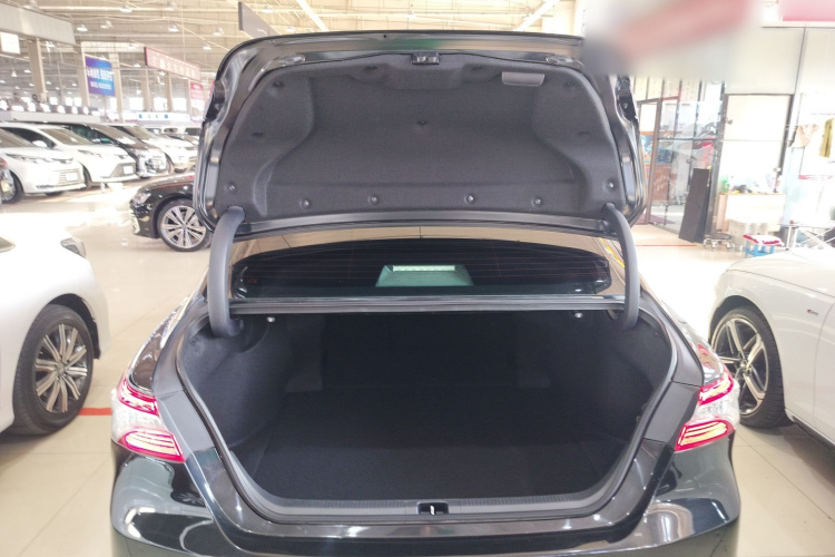 丰田 凯美瑞 2018款 2.5G 豪华版机舱底盘23