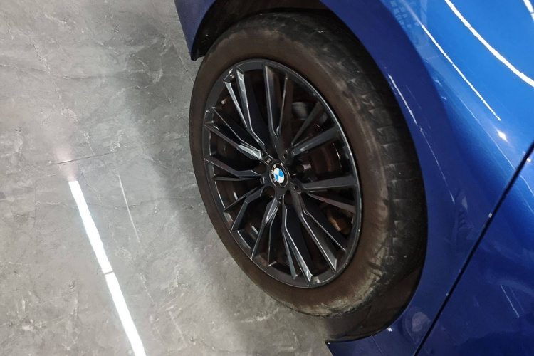 宝马3系 2020款 改款 325Li M运动曜夜套装车身外观6008