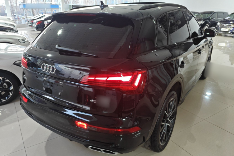 奥迪Q5L 2025款 45周年典藏版 45 TFSI 豪华动感型车身外观6005