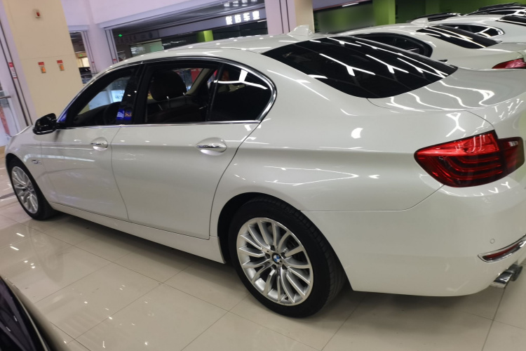 宝马5系 2014款 525Li 豪华设计套装车身外观4