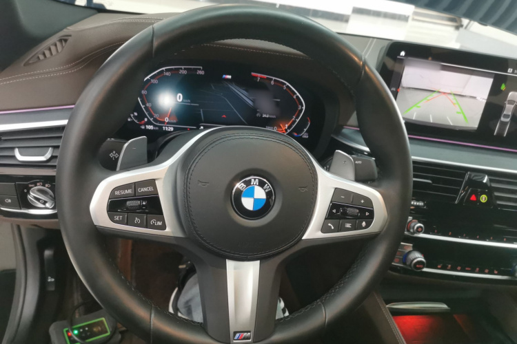 宝马5系 2022款 改款 530Li 领先型 M运动套装中控内饰13