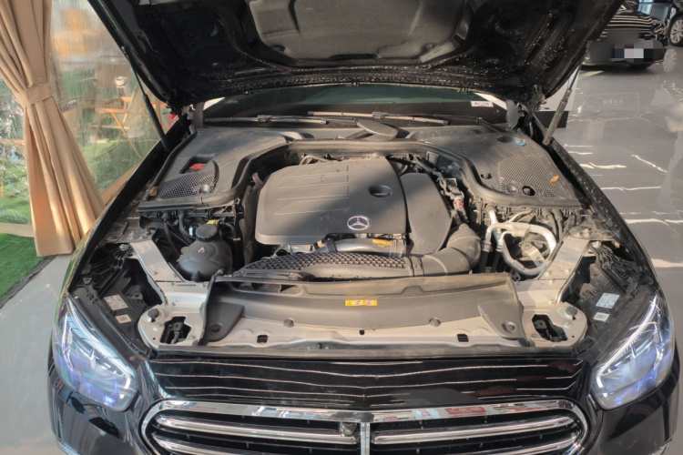 奔驰E级 2023款 E 300 L 运动时尚型机舱底盘24