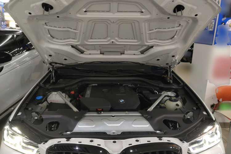 宝马X3 2022款 改款 xDrive30i 尊享型 M曜夜套装机舱底盘24