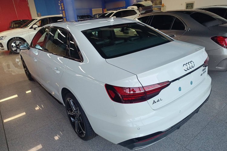奥迪A4L 2025款 200万辆悦享版 40 TFSI 豪华动感型车身外观6005