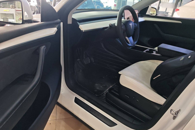 特斯拉 Model Y 2021款 长续航全轮驱动版中控内饰20